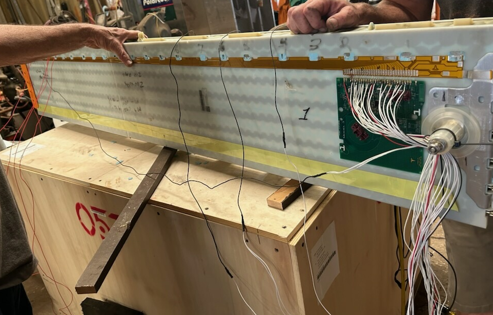 Shows BMB wires on a Tesla M3 battery module